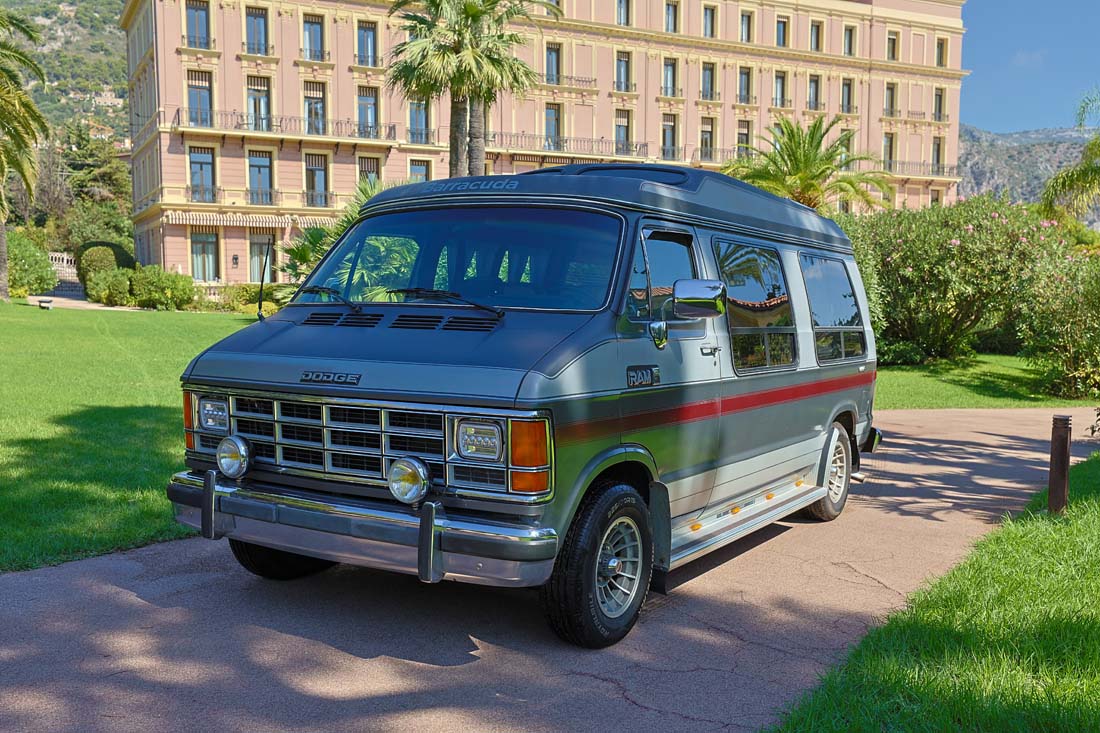 DODGE Ram Van B250 Custom Monospace / Minivan 01/1986
