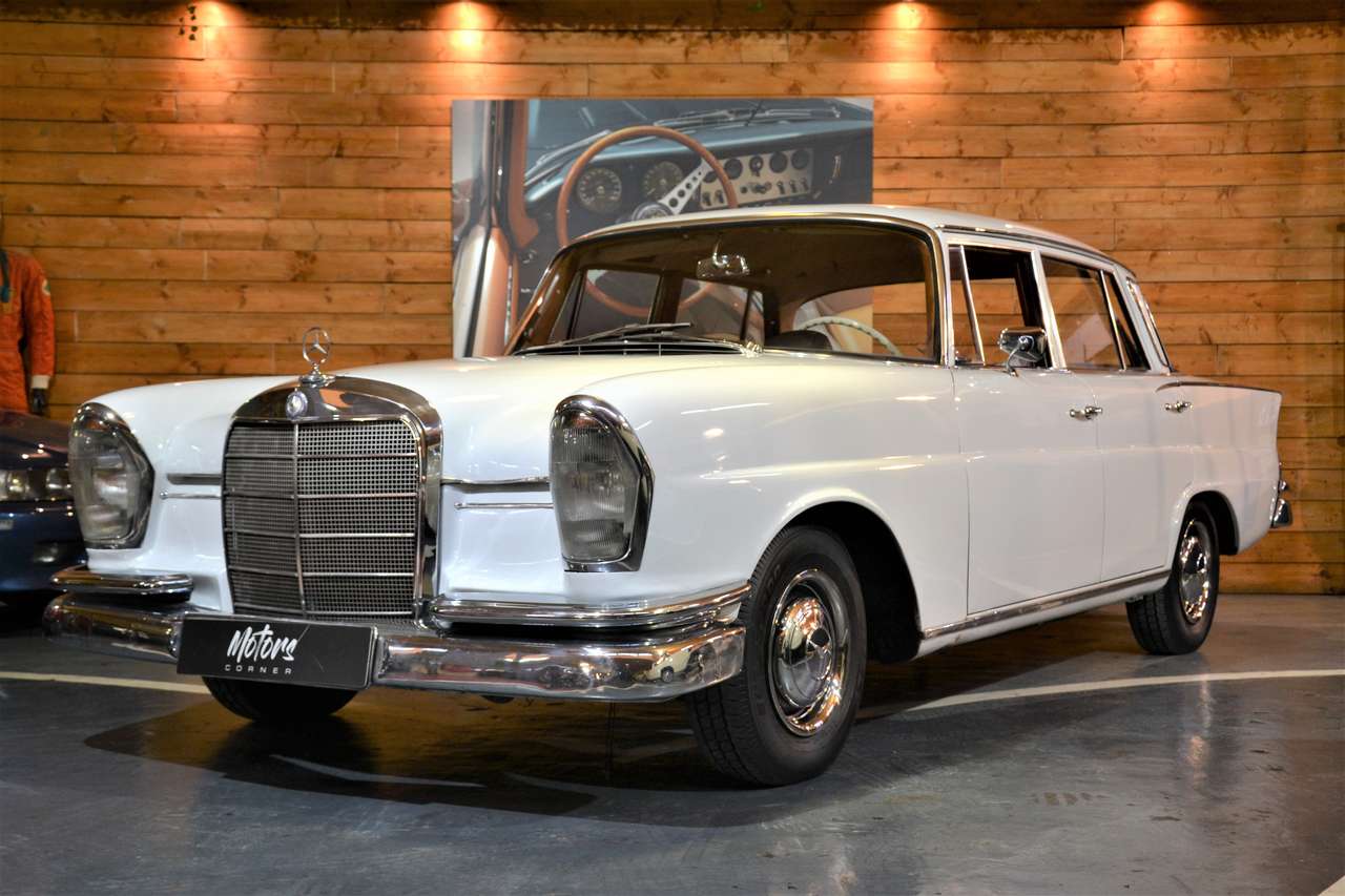 MERCEDES-BENZ 220 SEB Berline / Saloon 01/1963