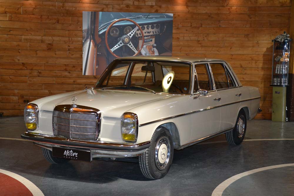 MERCEDES-BENZ 200 Berline / Saloon 09/1970