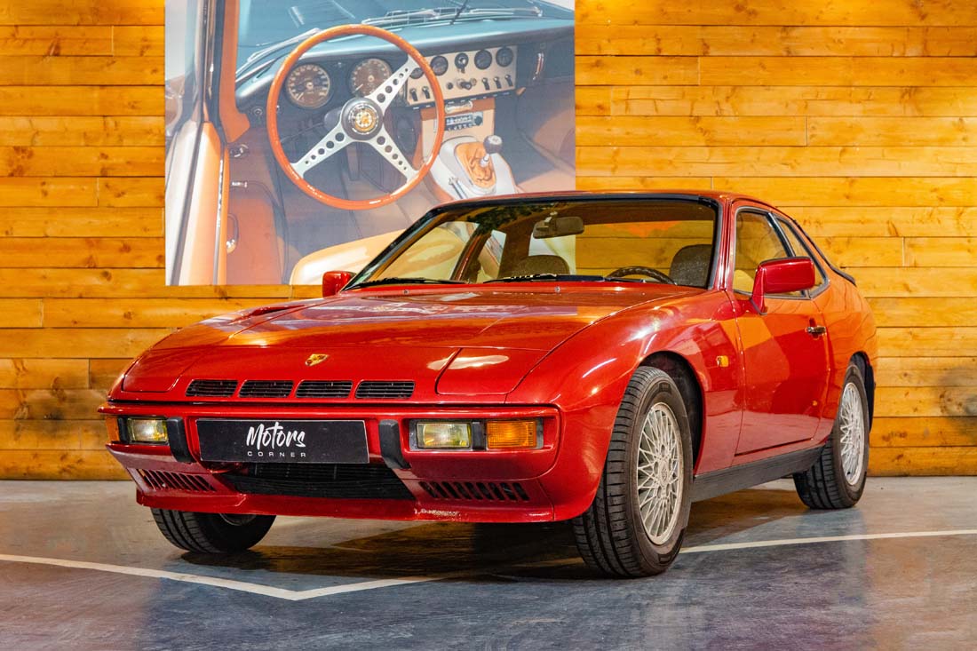 PORSCHE 924 Turbo Coupé / Sport Car 09/1981